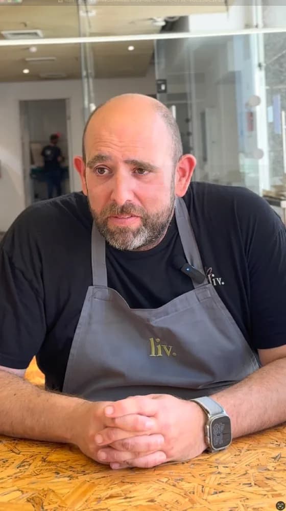 עידו, Liv